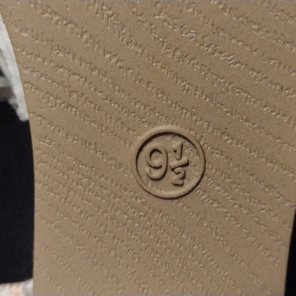 Universal Thread 9.5 cream platform sandals - Picture 10 of 10